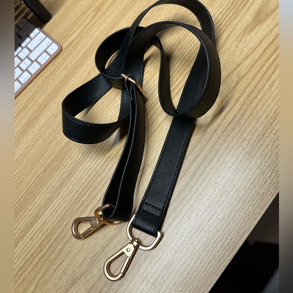 Thirty One Gifts Crossbody Bucket Bag *Discontinued Purse Design* - Picture 4 of 6